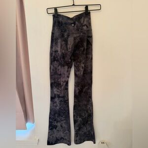 Lululemon super high rise flared leggings 
Diamond dye pitch grey graphite grey